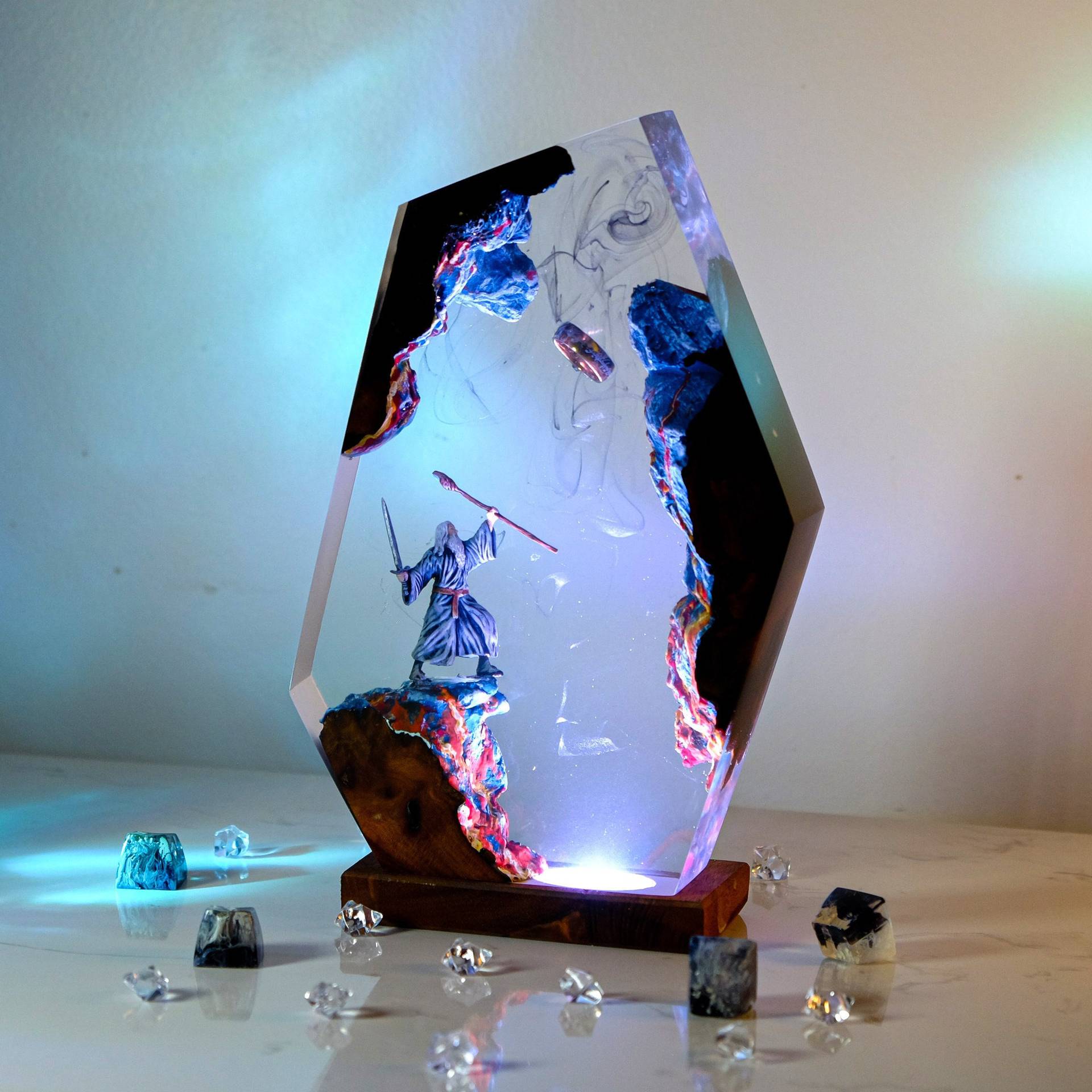 Lampe de table en résine Scène - Desk Setup Lamp avis et prix